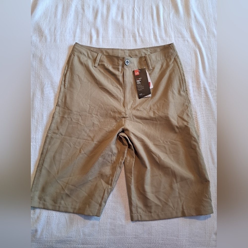 Under Armour YXL tan loose fit heat gear shorts, NWT